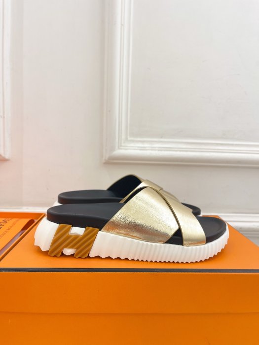 Шлепанцы женские фото 2