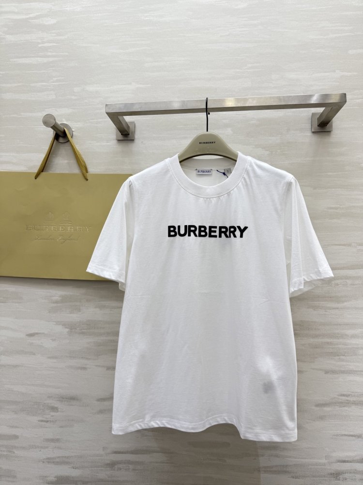 Футболка жіноча