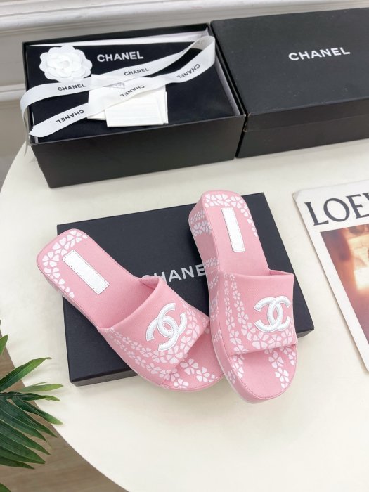 Шльопанці жіночі фото 4