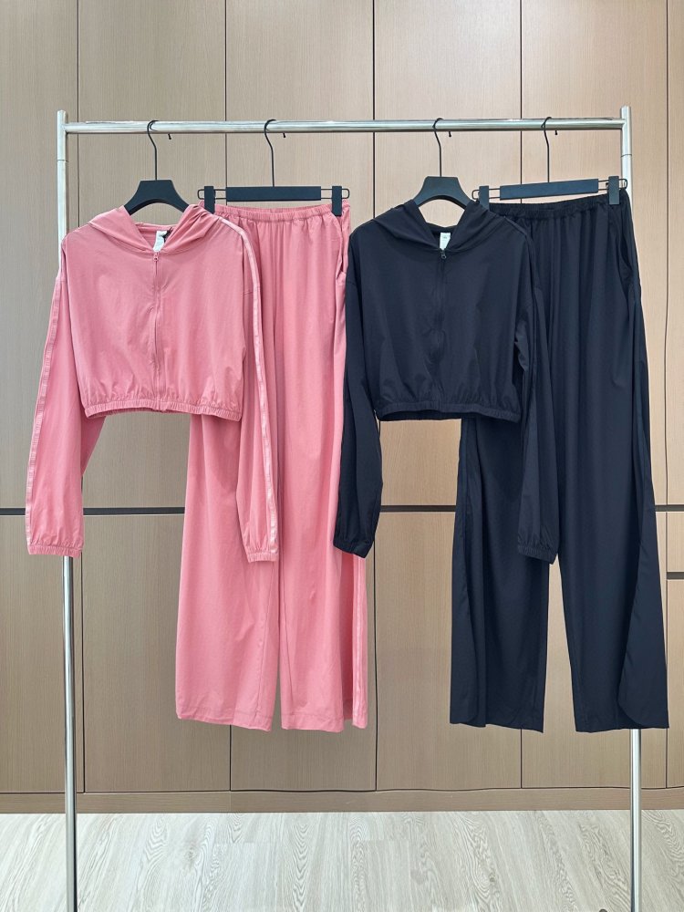 Костюм жіночий