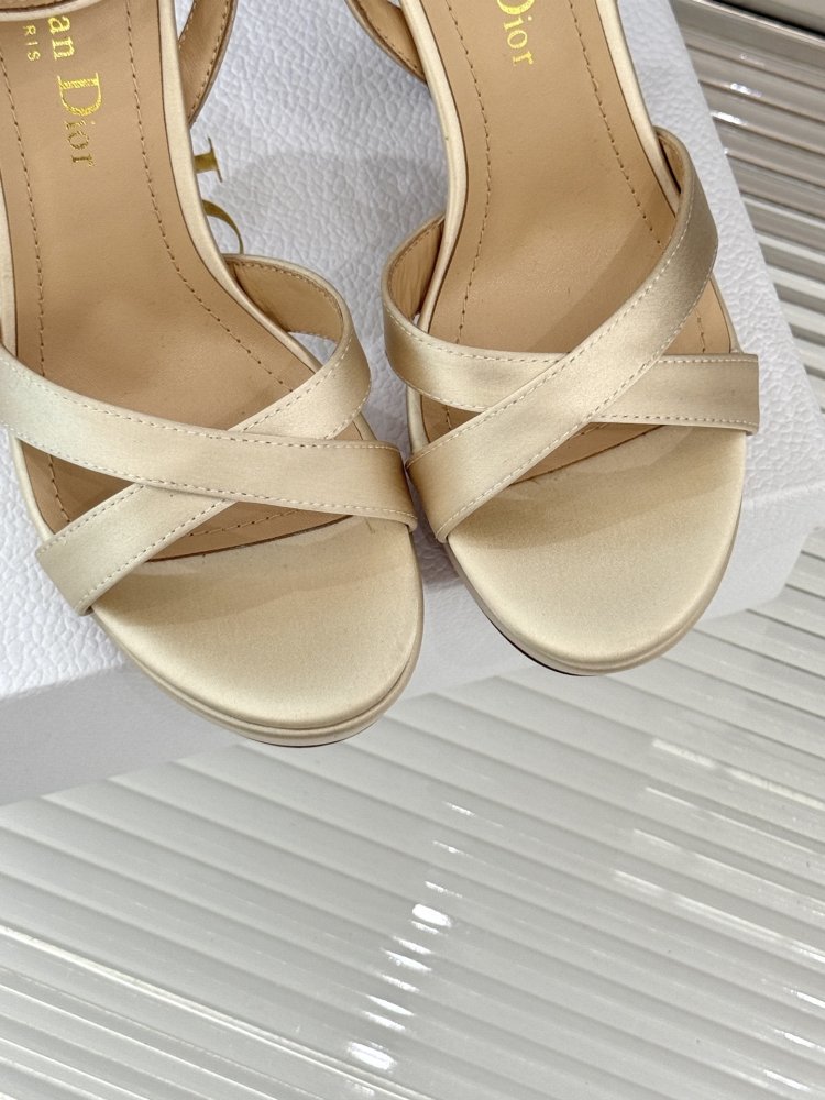 Босоножки фото 7