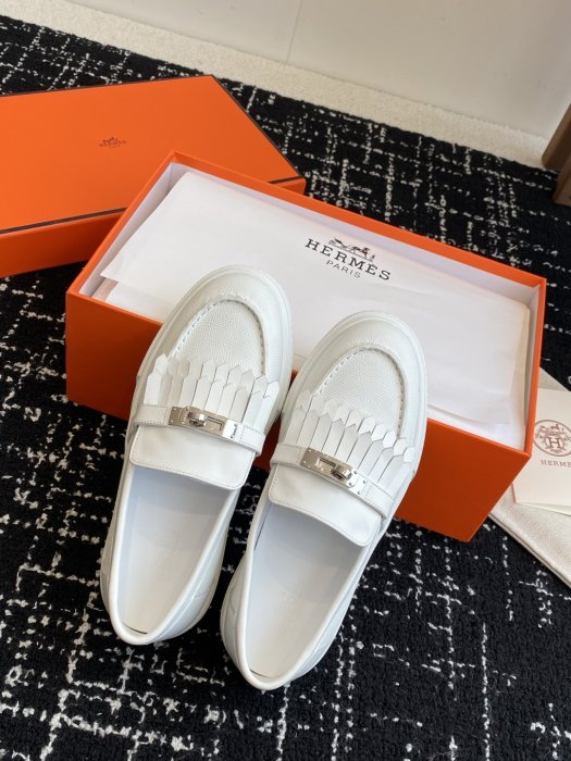 Лоферы кожаные женские фото 4