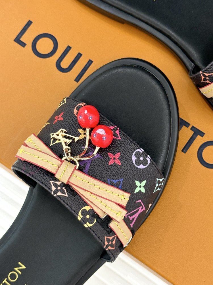 Шльопанці жіночі фото 7