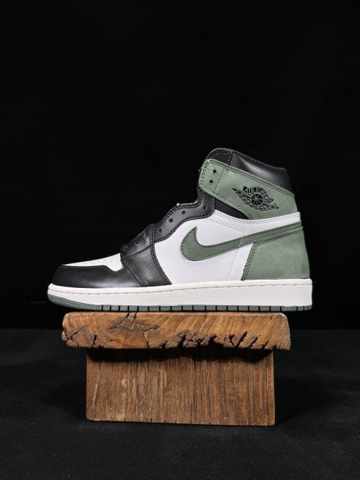 Кросівки Jordan 1 Retro High Clay Green Hombre