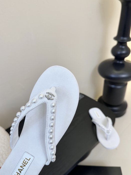 Шлепанцы женские фото 5