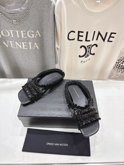 Шлепанцы фото 2