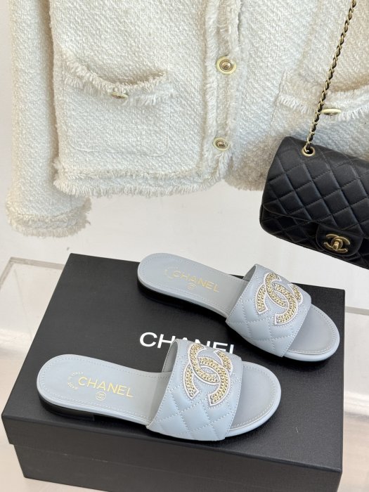 Шлепанцы женские фото 3