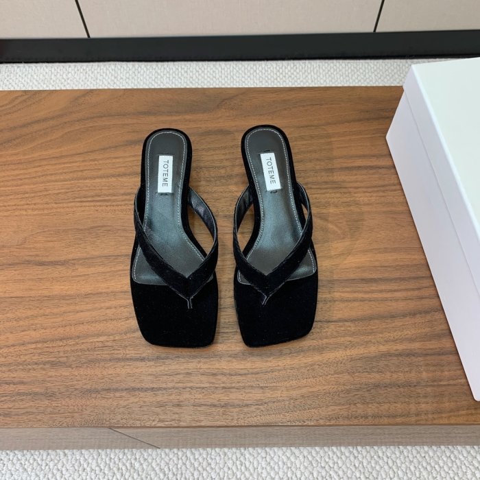 Шльопанці жіночі