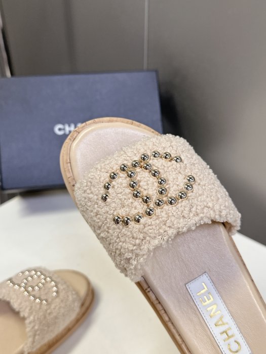 Шлепанцы женские фото 7