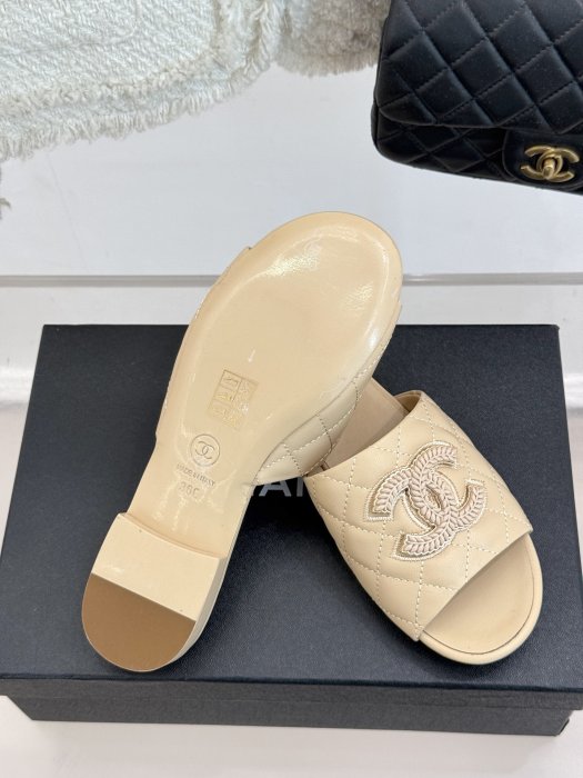 Шлепанцы фото 9