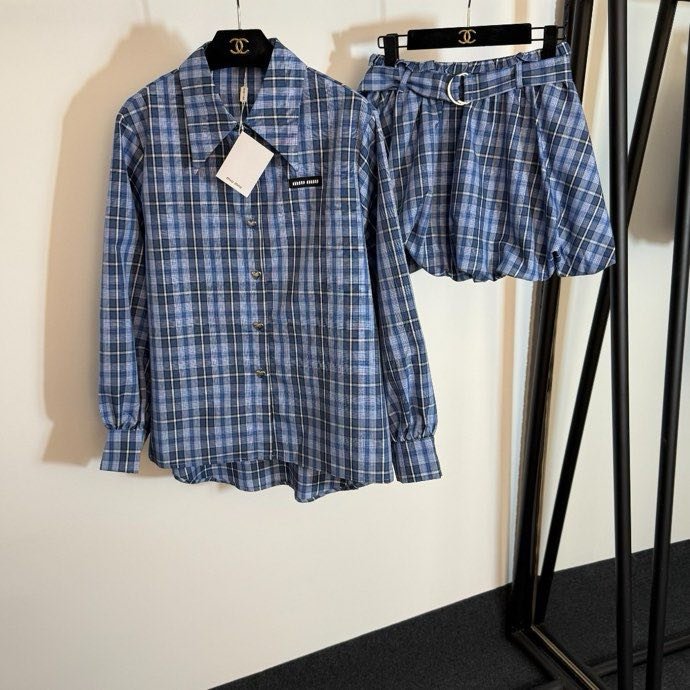 Костюм жіночий