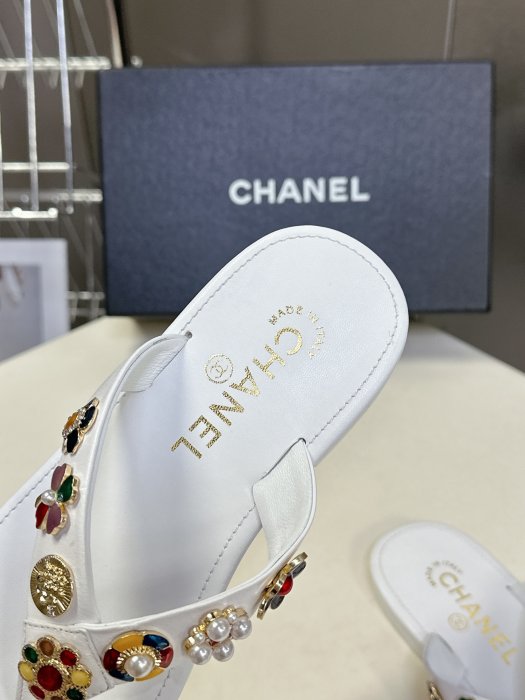 Шлепанцы женские фото 7