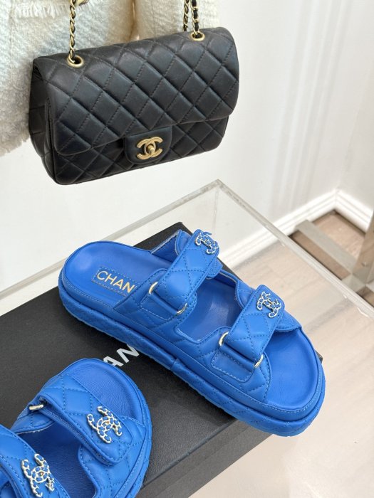 Шлепанцы женские фото 5