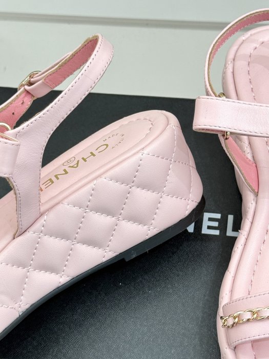 Шльопанці фото 6