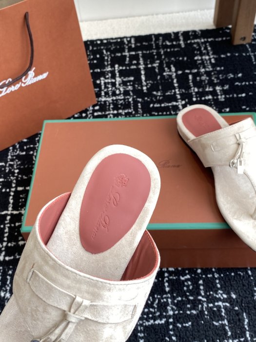 Шлепанцы фото 8