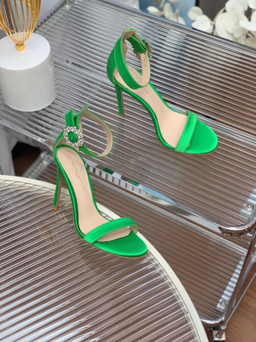 Босоножки фото 3