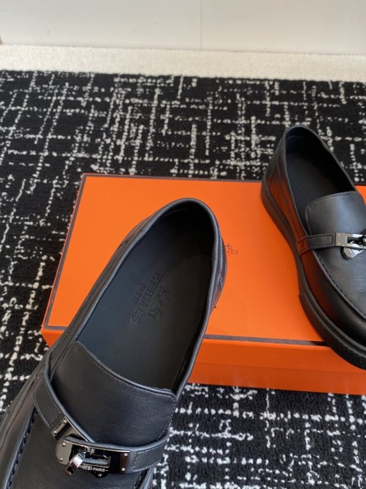 Лоферы кожаные женские фото 8