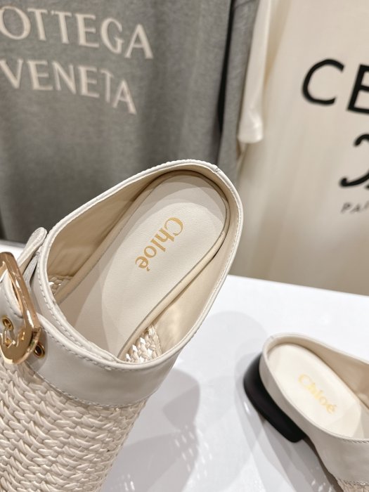 Шлепанцы женские фото 6