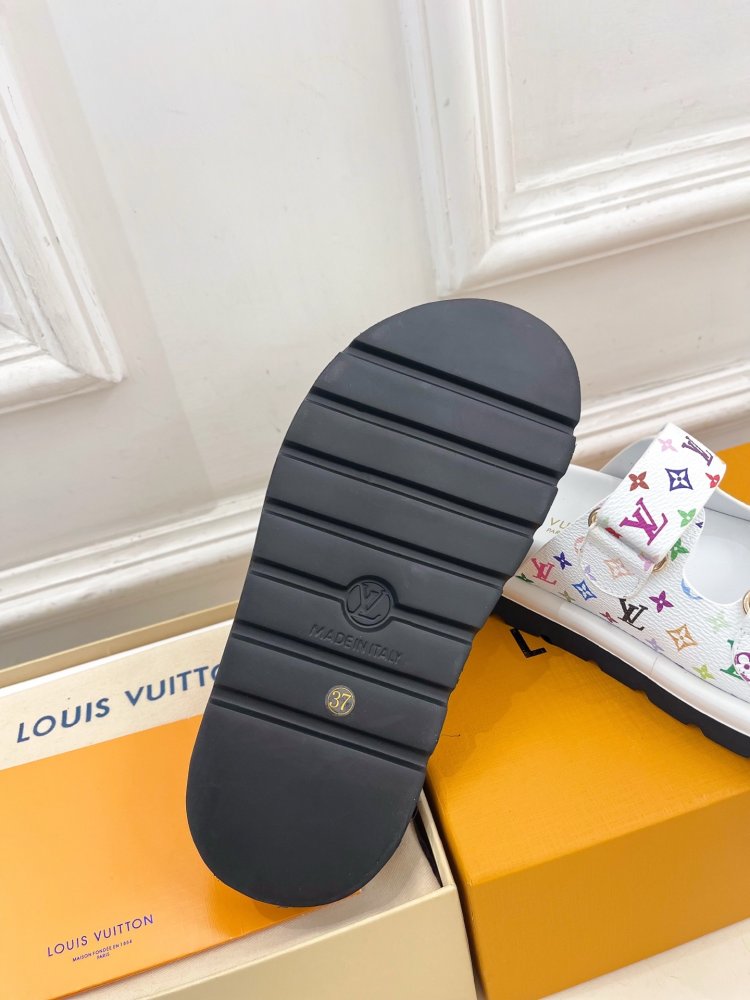 Шльопанці жіночі фото 9