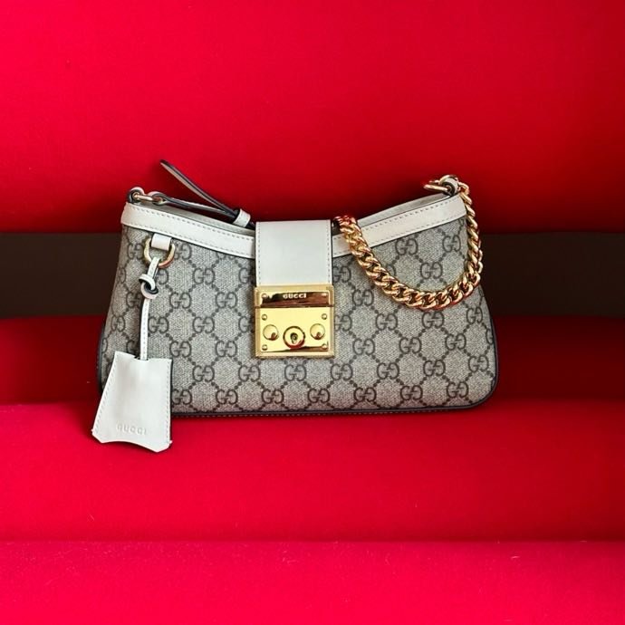 A bag women's GG Padlock 26 cm