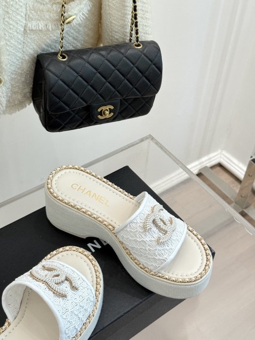 Шлепанцы женские фото 5