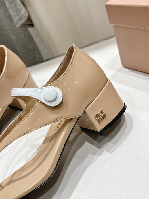 Босоножки фото 8