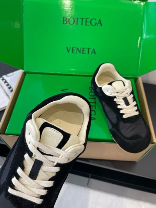 Кросівки жіночі фото 2