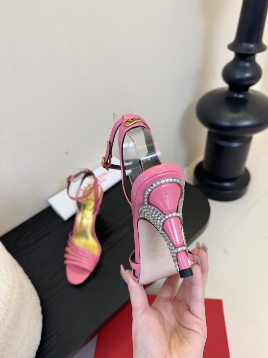 Босоножки фото 6