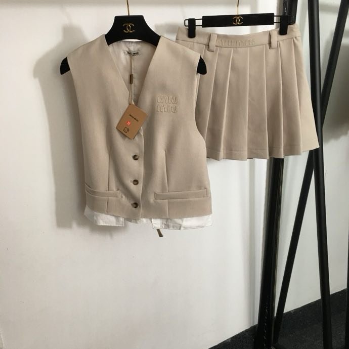 Костюм женский