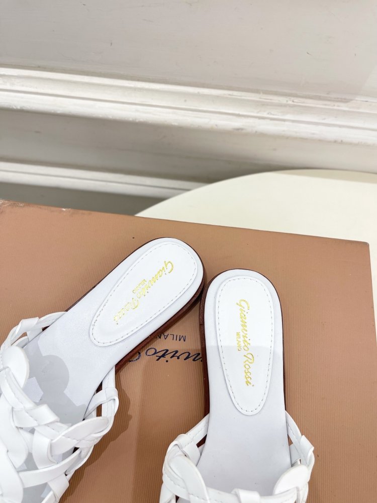 Шльопанці жіночі фото 7