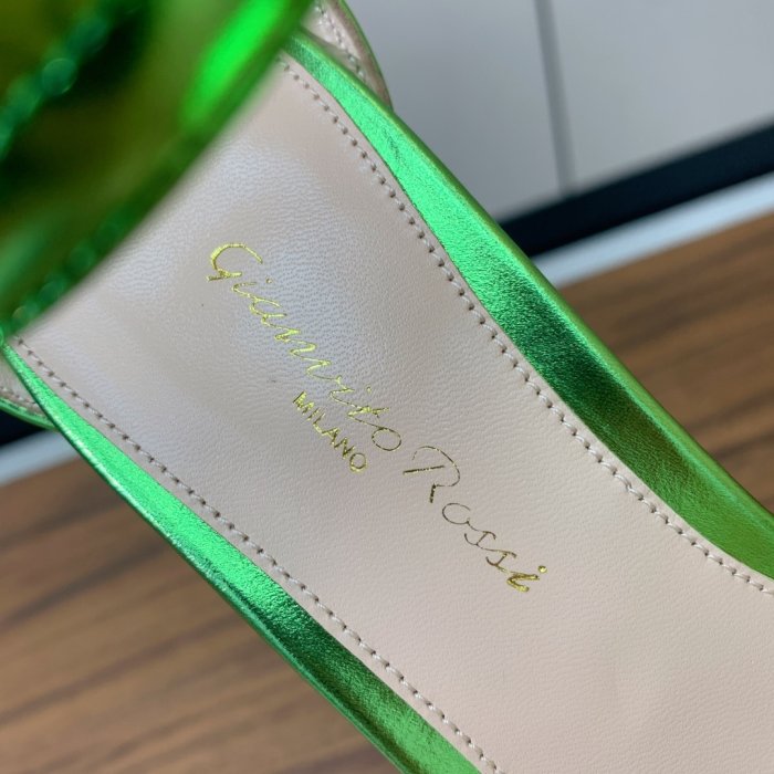 Босоножки фото 8