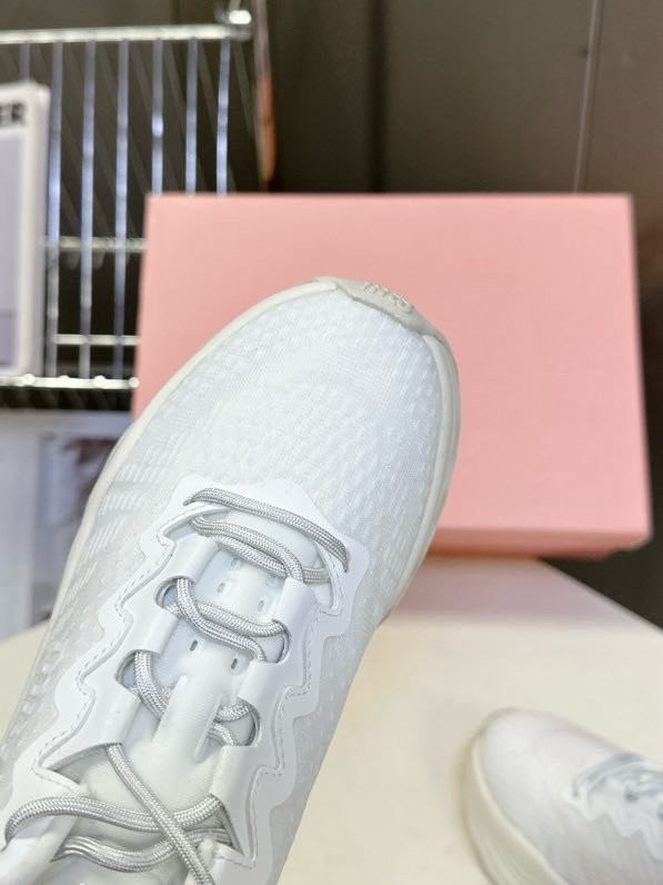 Кроссовки женские фото 5