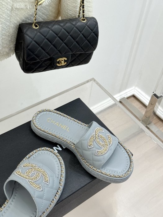 Шлепанцы женские фото 5