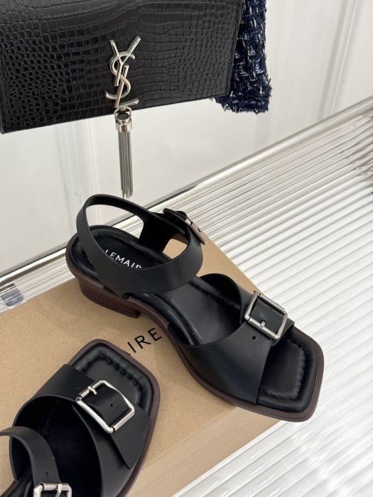 Босоножки фото 5