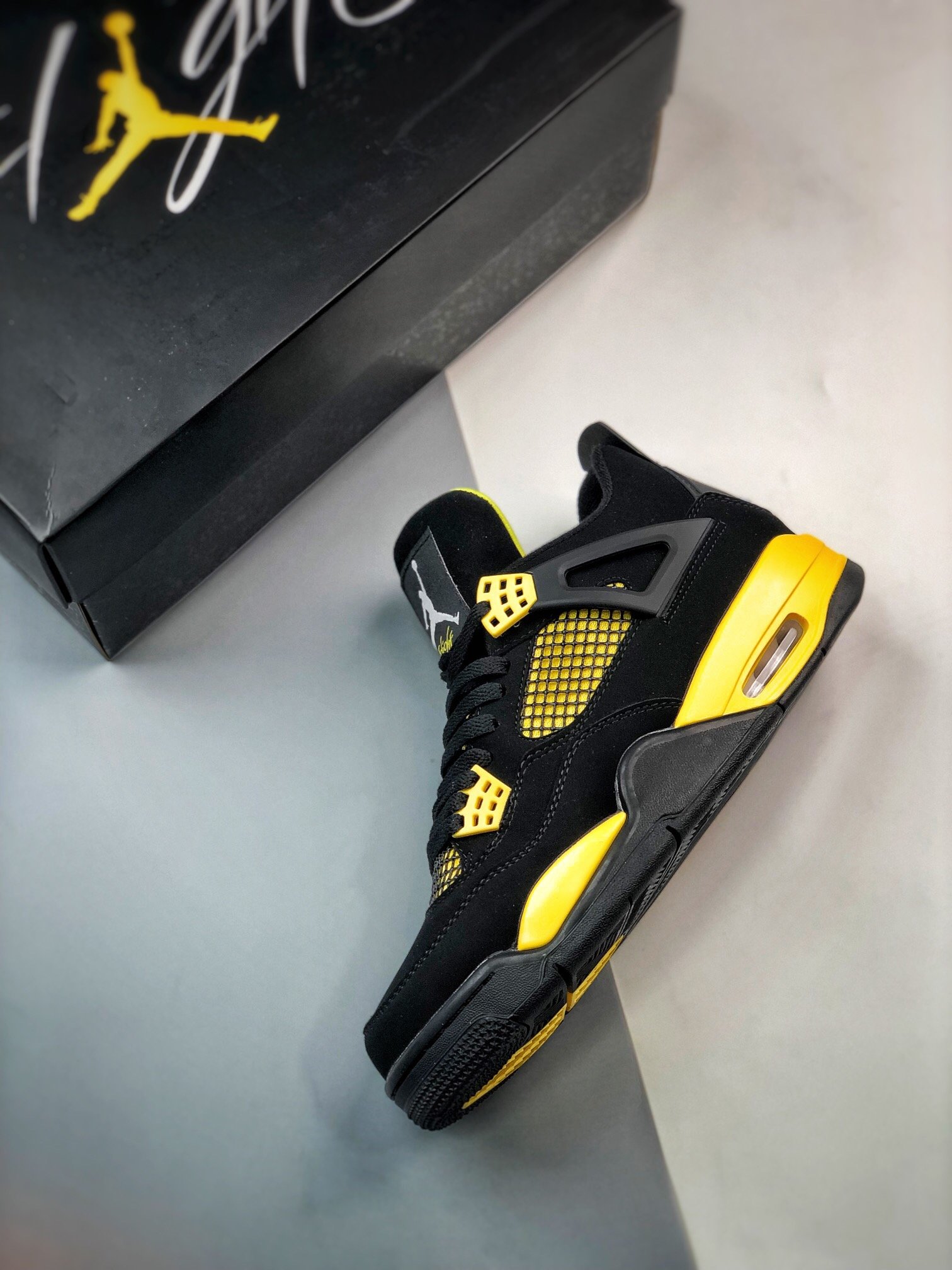 Кроссовки Air Jordan 4 Retro Thunder DH6927-017 фото 3