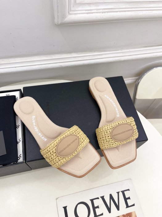 Шлепанцы женские фото 2