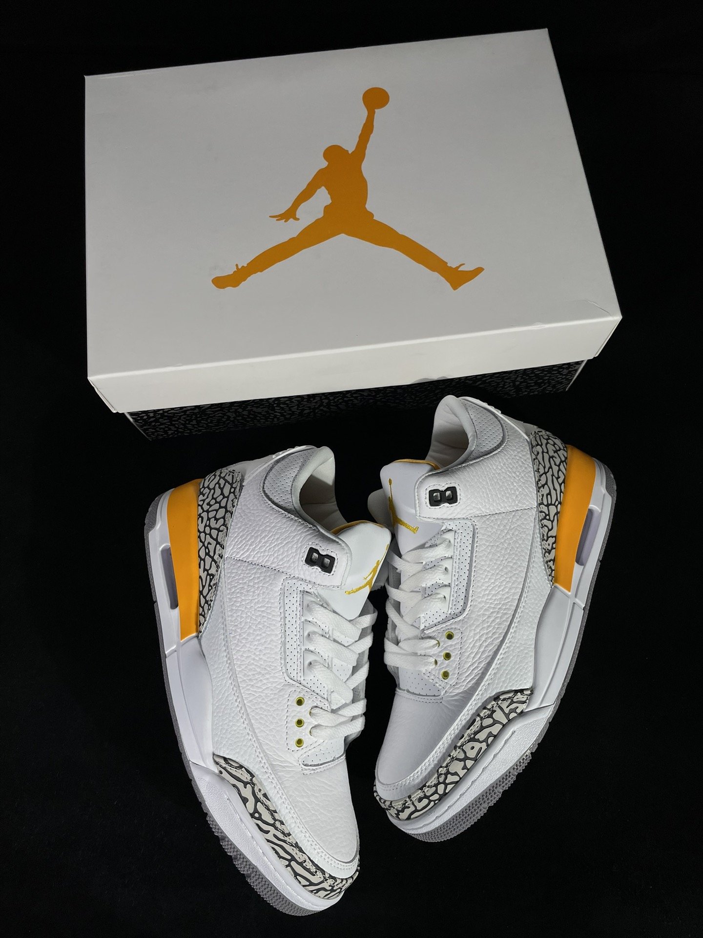 Кроссовки Air Jordan 3 Retro Laser Orange фото 2