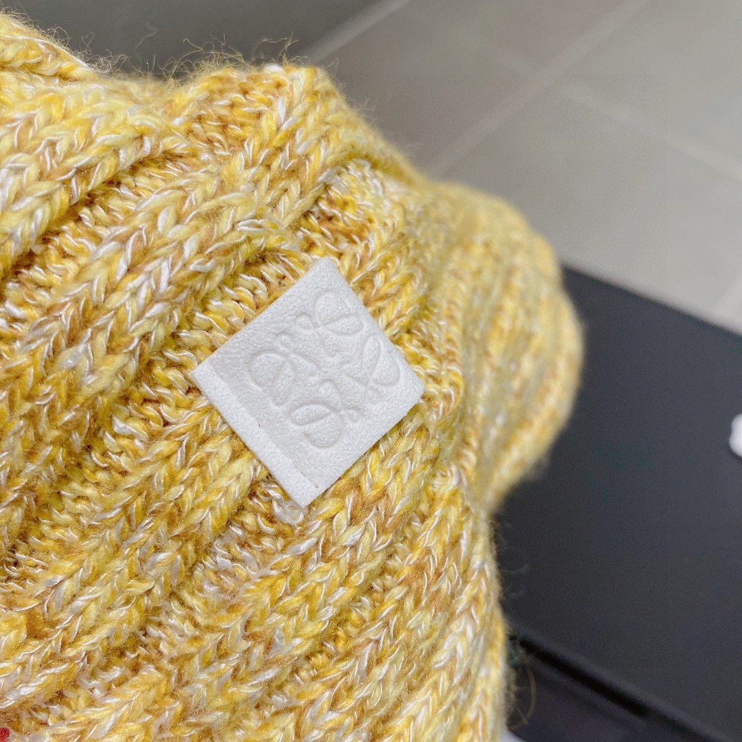 Woolen knitted a cap фото 5