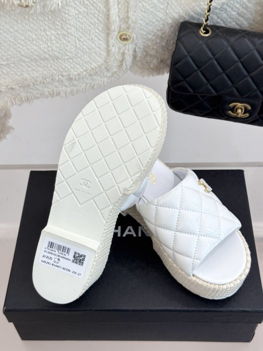 Шлепанцы женские фото 9