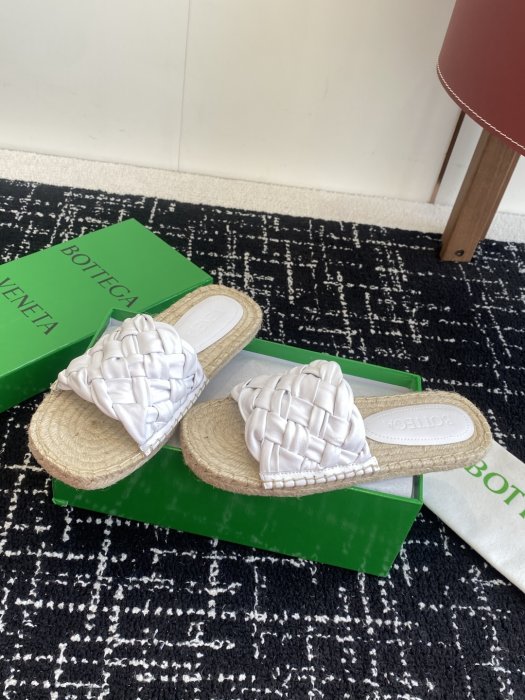 Шлепанцы женские фото 3