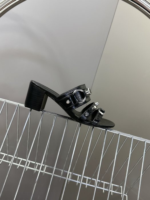 Босоножки фото 5