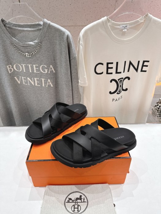 Шлепанцы женские фото 3