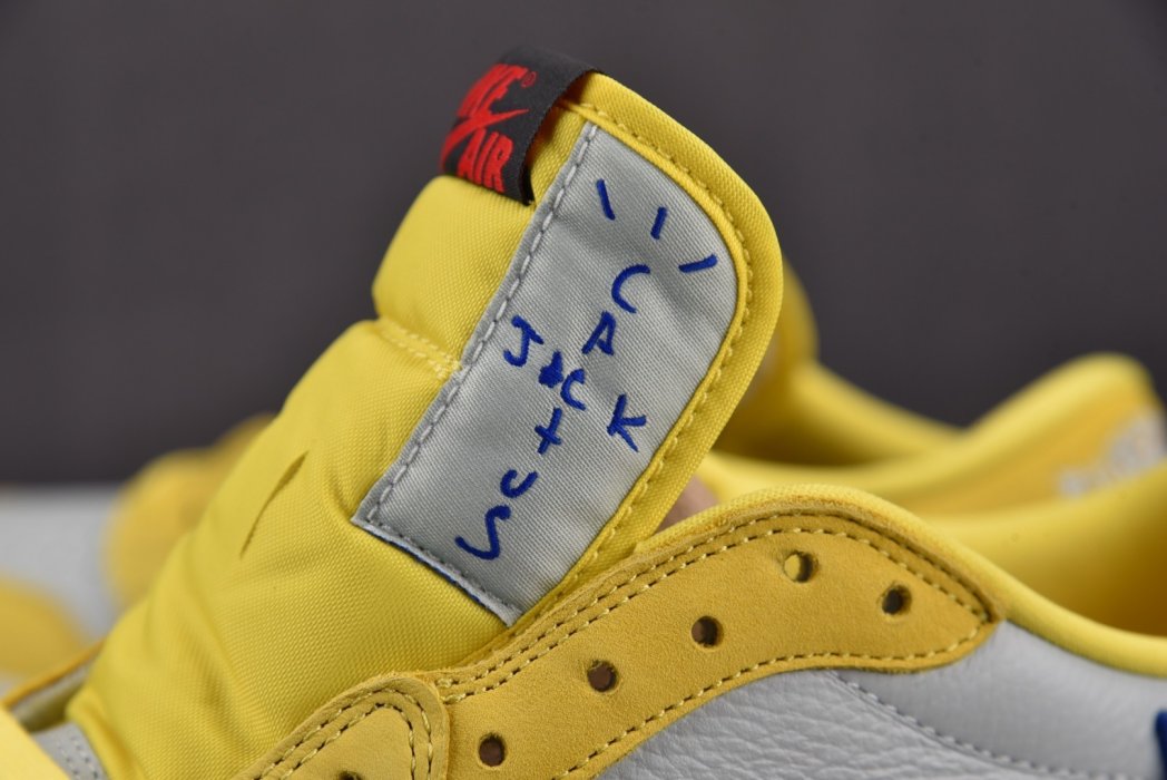 Кроссовки WMNS Travis Scott x Air Jordan AJ 1 Low Canary фото 15