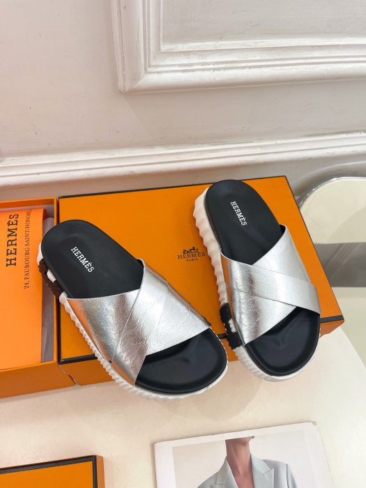 Шлепанцы женские фото 6