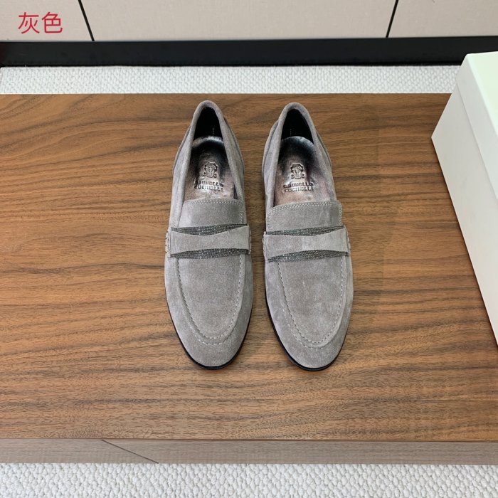 Лоферы женские