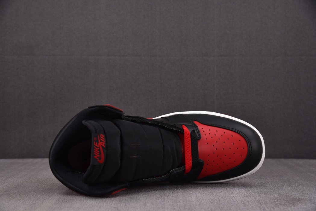 Кроссовки Air Jordan 1 Retro High фото 3