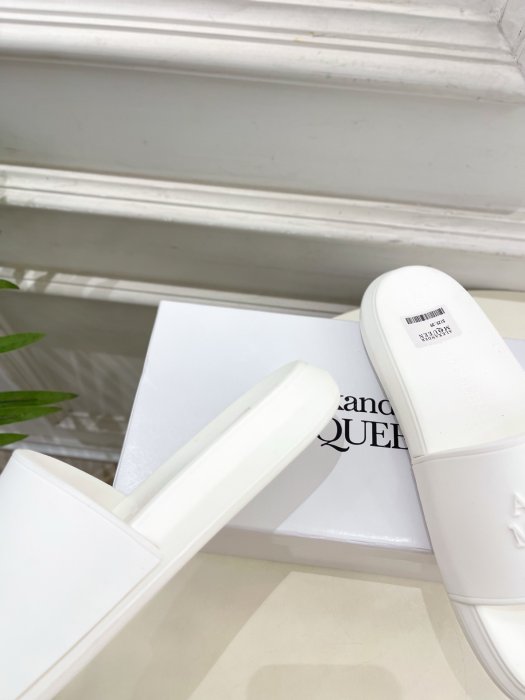 Шльопанці жіночі фото 8