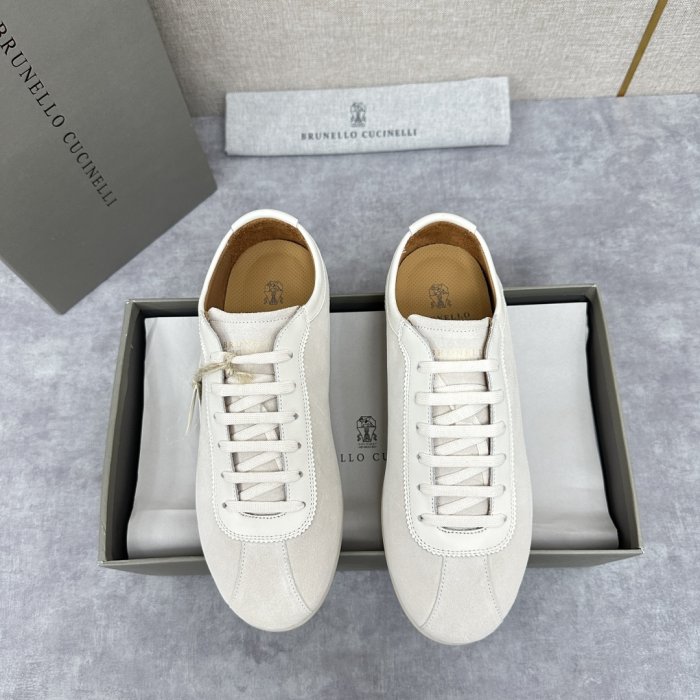 Кросівки чоловічі