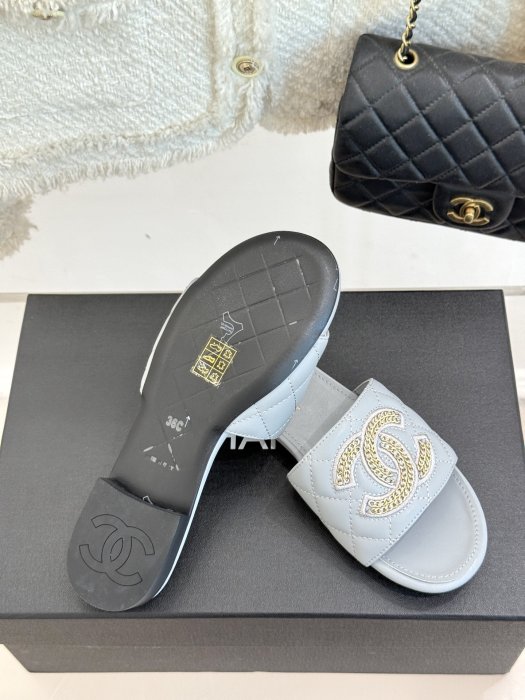 Шлепанцы женские фото 9