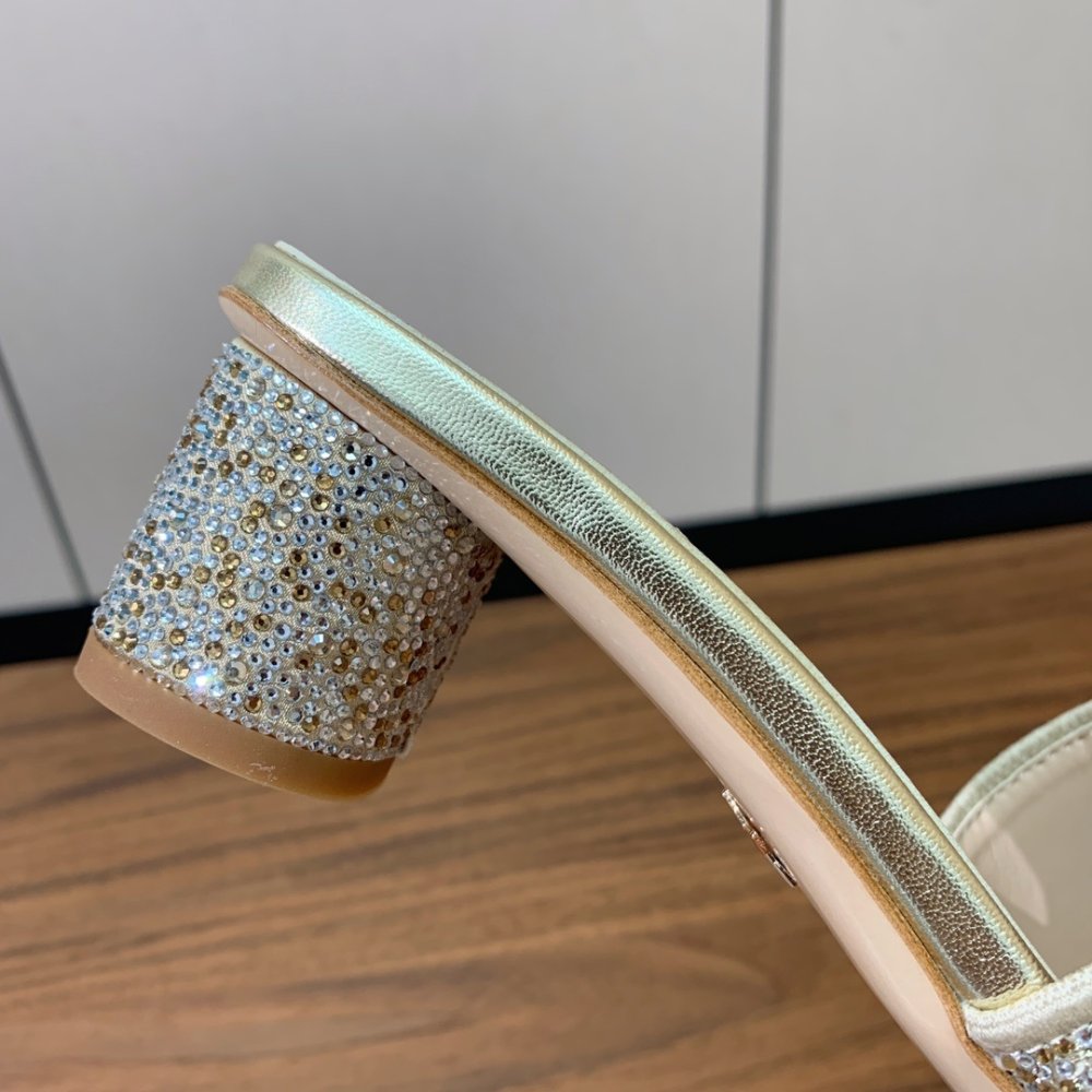 Шлепанцы женские фото 7